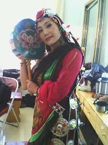 Queen of Tibetan dancing "Geba"-Tsekyi