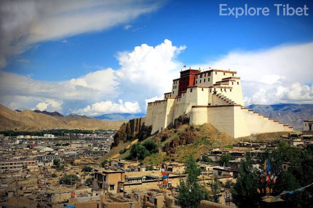 Shigatse Dzong - The Potala Lookalike in Shigatse