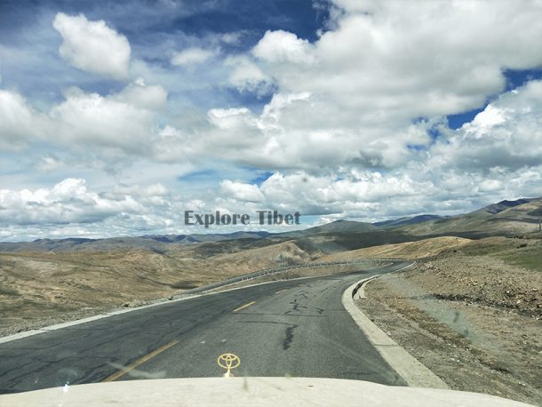 Road Reconstruction at Gyatso La Pass Added 2 More Driving Hours to The Tibet EBC Tours.
