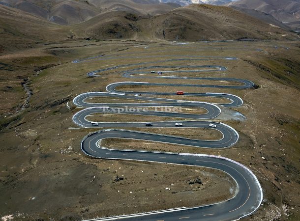 Road to EBC on Gyawu la pass with 5200m