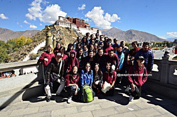 group photo at the Potala palace