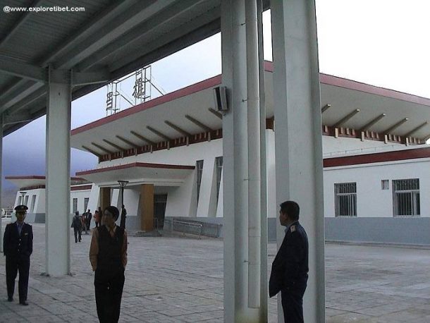 Damxung Railway Station, at 4,293 meters, lies between Nagqu and Lhasa