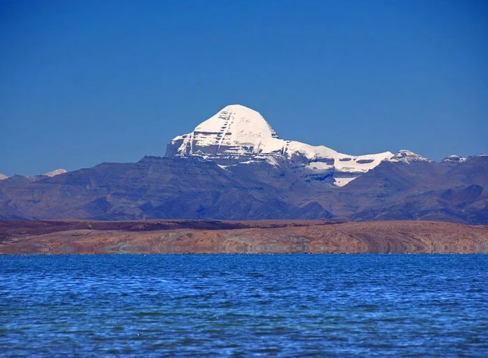 Lake Mansarovar in Ngari Prefecture, with Mount Kailash in the background