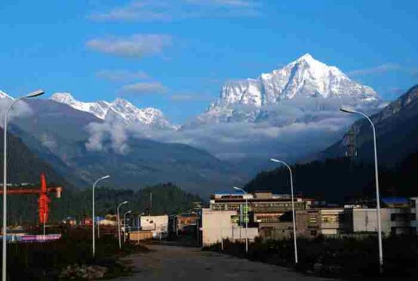 Gyirong Town with Mount Everest in the background