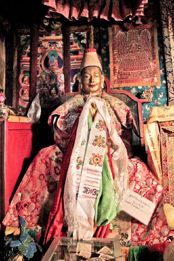 Statue of Tibets first king Nyatri Tsenpo in Yumbulakang Palace