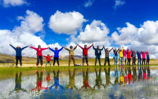 Tourists traveling in Tibet -Explore Tibet