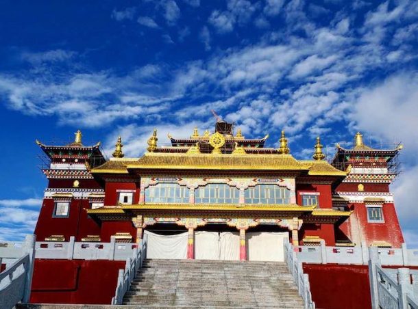 A beautiful monastery in Tibet -Explore Tibet