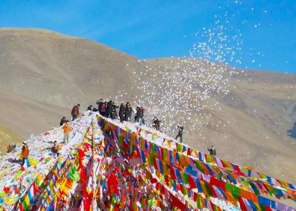 Tibetan prayer flags- Explore Tibet