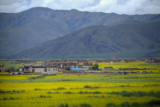 A beautiful Tibetan town in Tibet