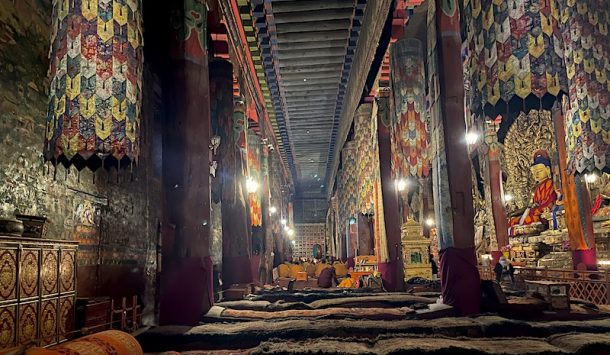 Pray hall of Sakya monastery
