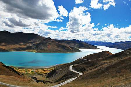 Yamdrok lake in Tibet
