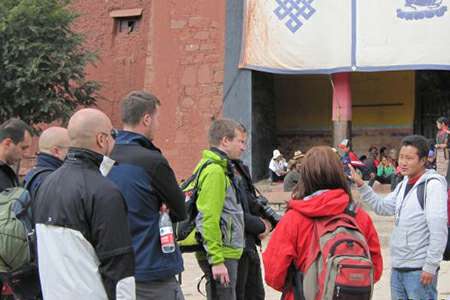 Visiting Gyantse Kumbum monastery in Tibet