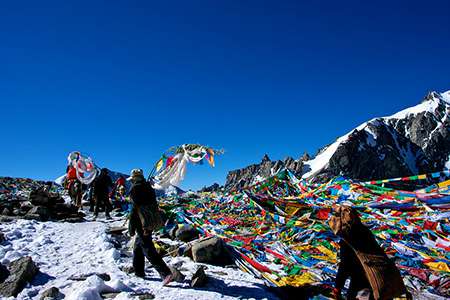 Mt Kailash trekking over Dolma la pass
