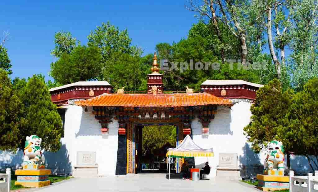Entrance Gate of Norbulingka Palace -Explore Tibet