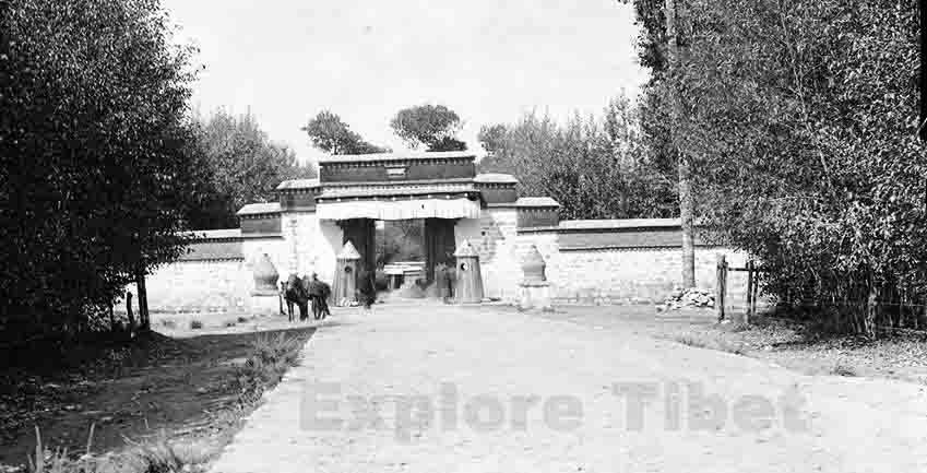 Entrance Gate of Norbulingka Palace in early days -Explore Tibet