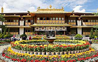 Norbulingka Palace in Lhasa