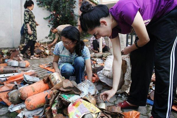 Volunteers sorting the trash that has been brought down from the mountain