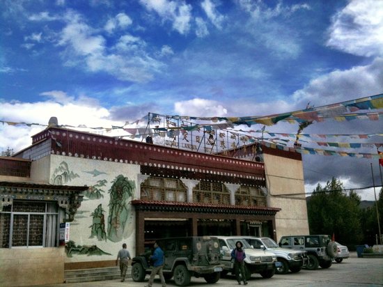 Mt Everest Hotel and restaurant in Tingri -Explore Tibet