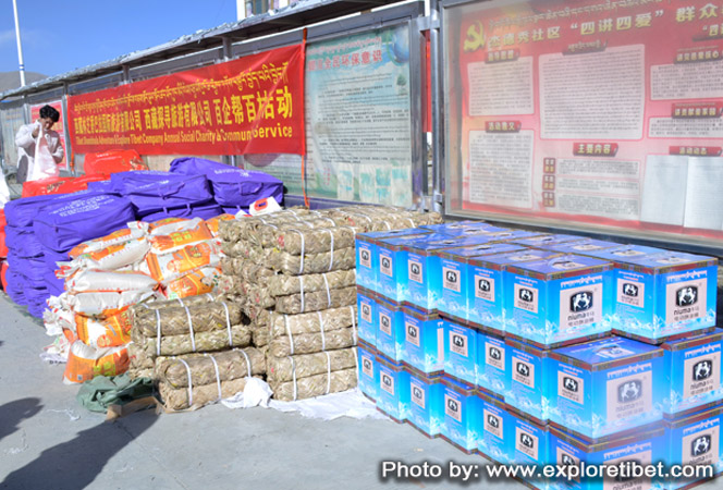 Explore Tibet donating rations to villagers in Tibet