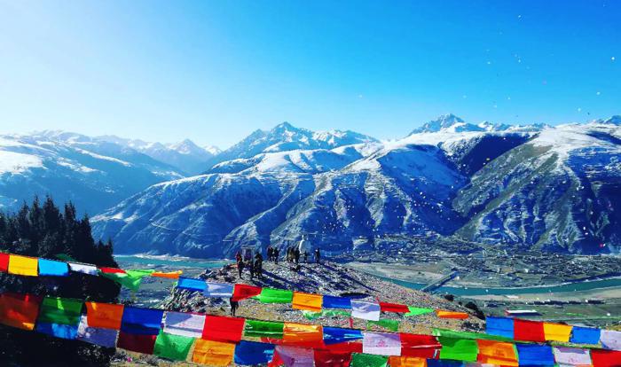 Tibetan prayer flag -Explore Tibet