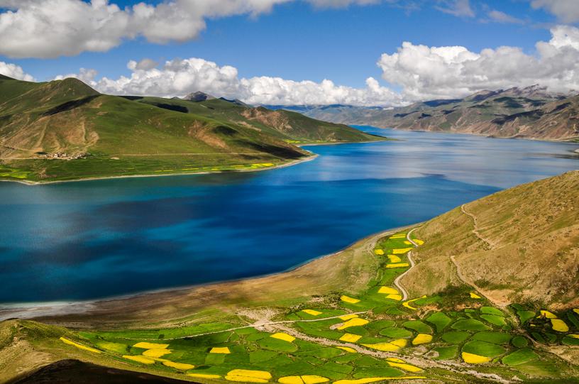Yamdrok Laki in Summer Tibet