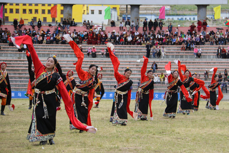 Tibetan dance preform during the festival