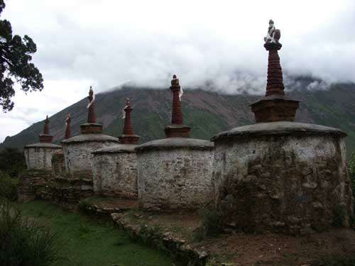 Stupas-at-Reting