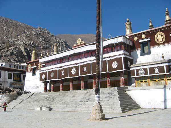 3-Drepung-moanstery1