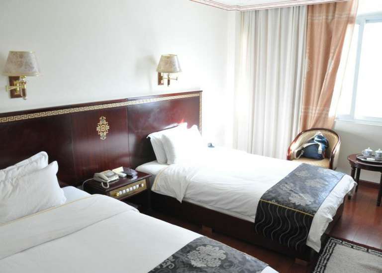 Yeti hotel Gyantse bedroom