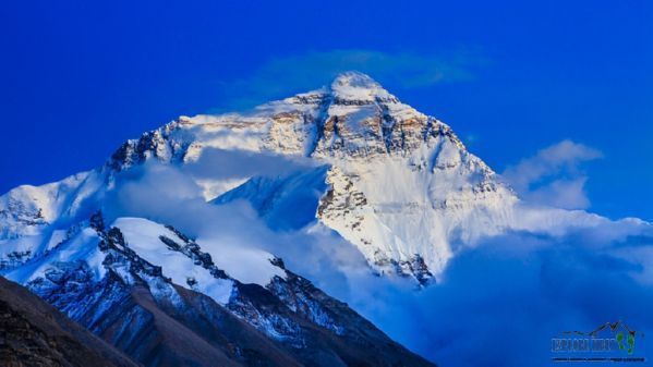 Mount Qomolangma, the world's highest mountain, on the border between Nepal and China's Tibet Autonomous Region