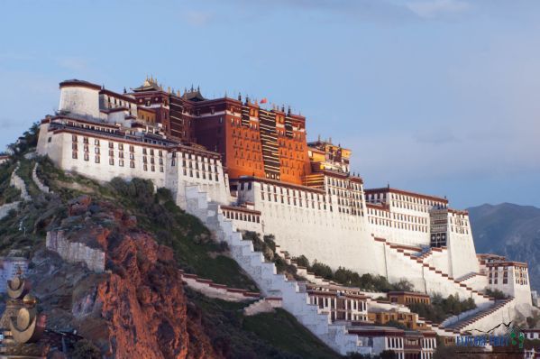 The famous Potala Palace in Lhasa, one of the most popular tourist attracrions in Tibet.