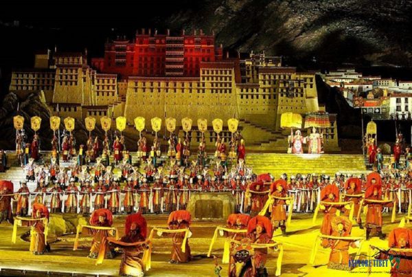 The cast of Princess Wencheng in the Lhasa Outdoor Theater
