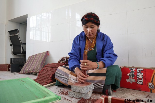 A resident of Thonba Village makes incense in the village's incense cooperative 'factory'.