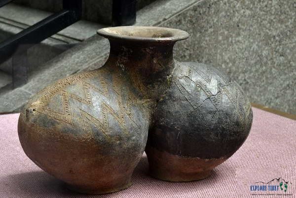A Neolithic pot from archaeological sites in Tibet