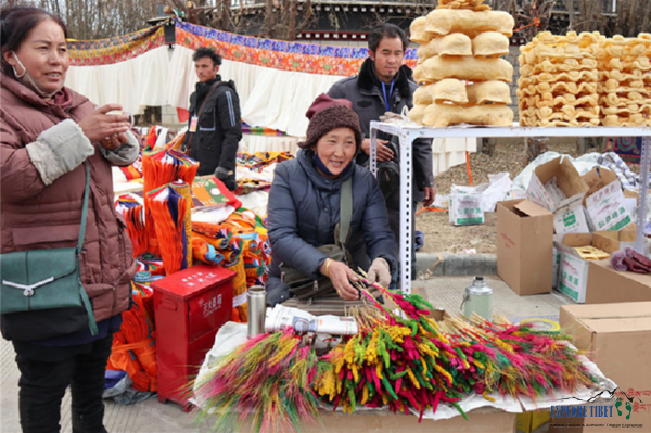 Shoppers in Shigatse prepare for their traditional Sonam Losar celebration in the markets