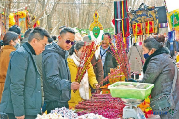 People stock up for the Losar Festival in Lhasa, capital of the Tibet Autonomous Region